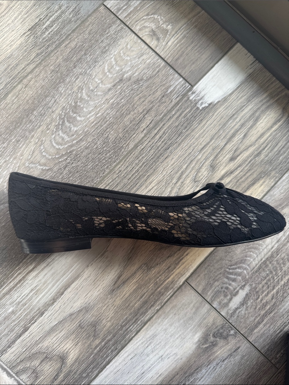 Ann Taylor Black Lace Bow Ballet Flats